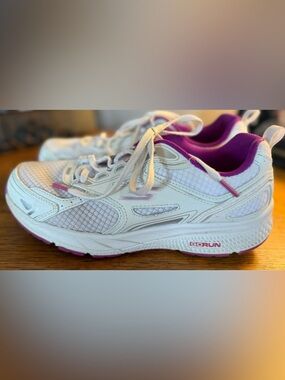 Skechers GO RUN Women’s Running Shoes Size 7